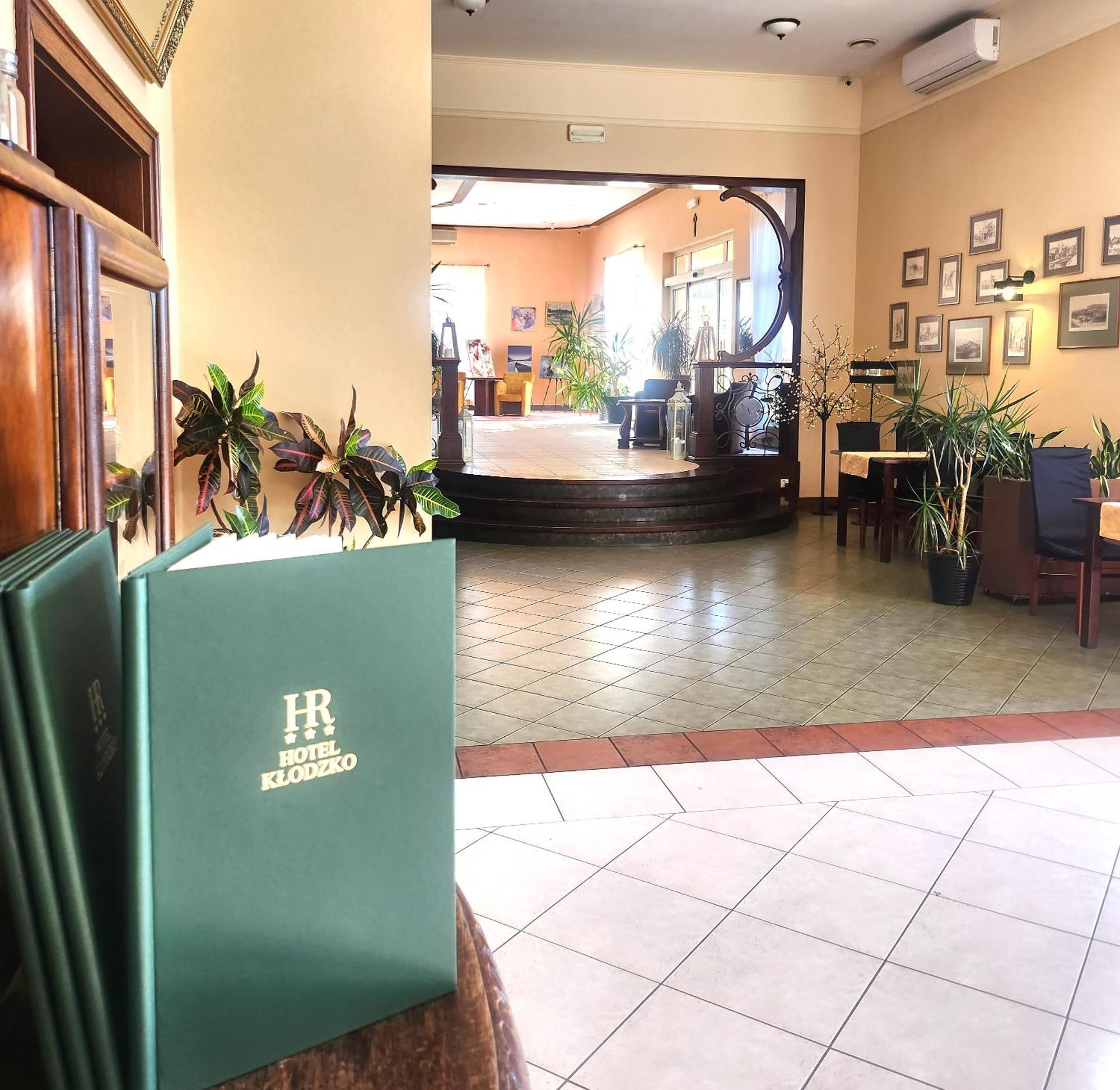 Hotel Клодзько Екстер'єр фото