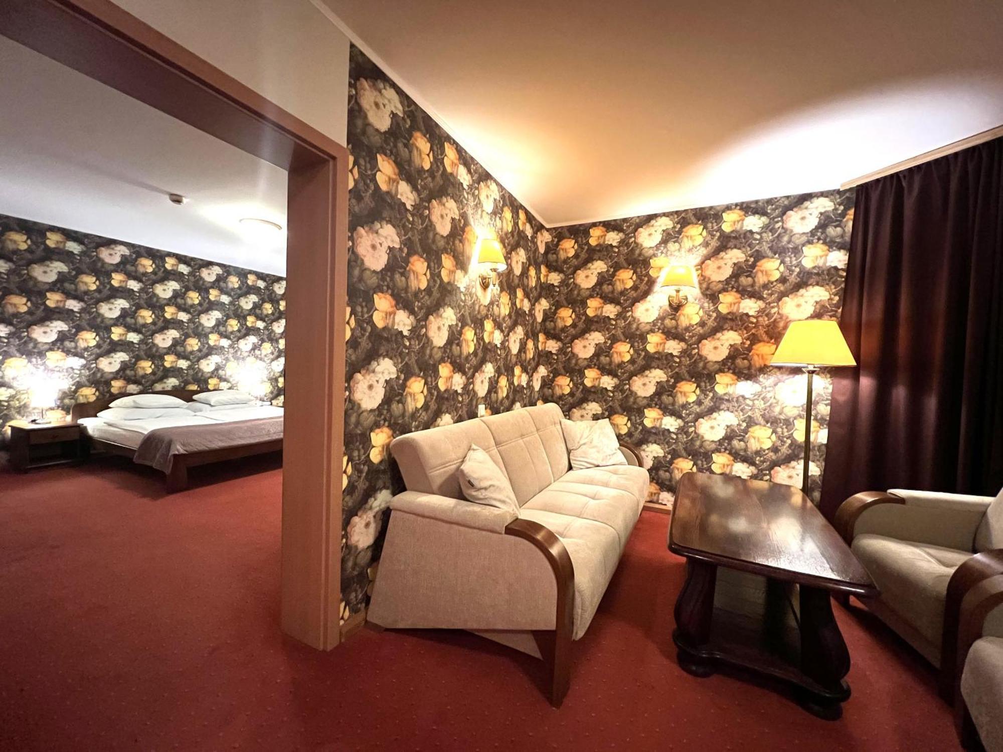 Hotel Клодзько Екстер'єр фото